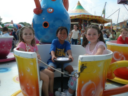 Kasen, Sarah and Rosa in the teacups